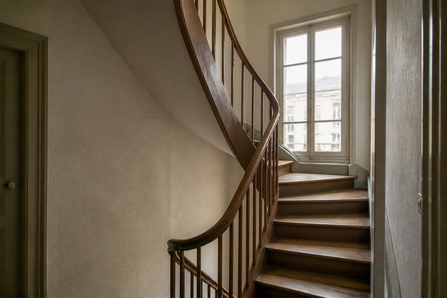 Escalier commun d’un immeuble ancien