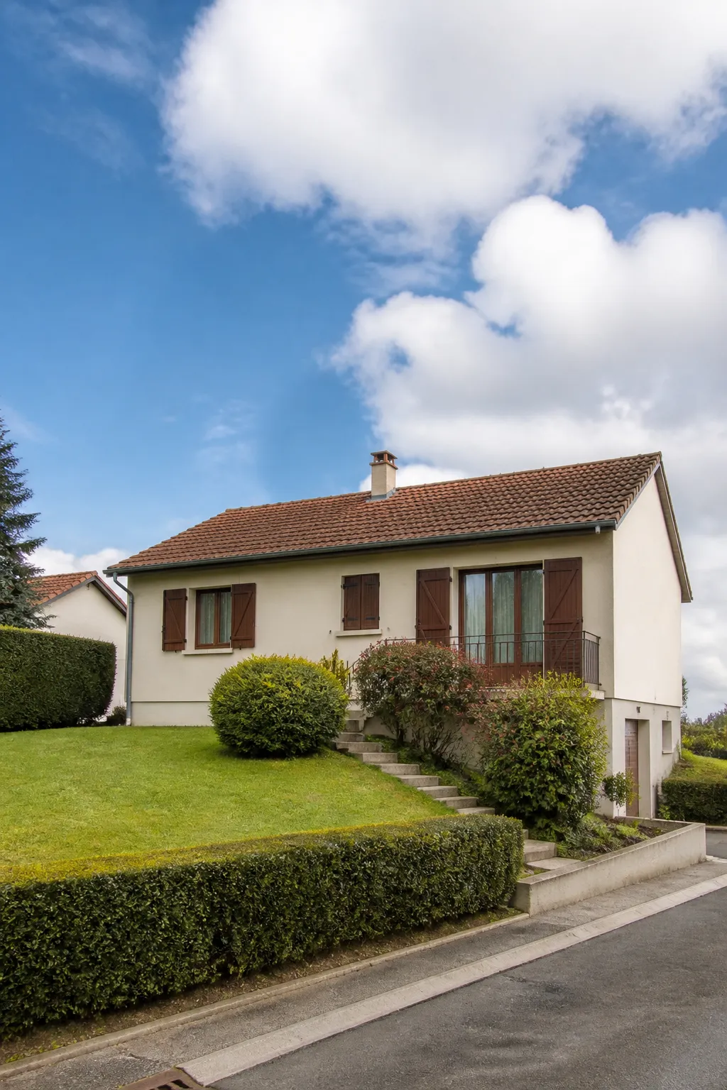 Pavillon avec jardin sur un terrain calcaire en périphérie d’une ville du Périgord