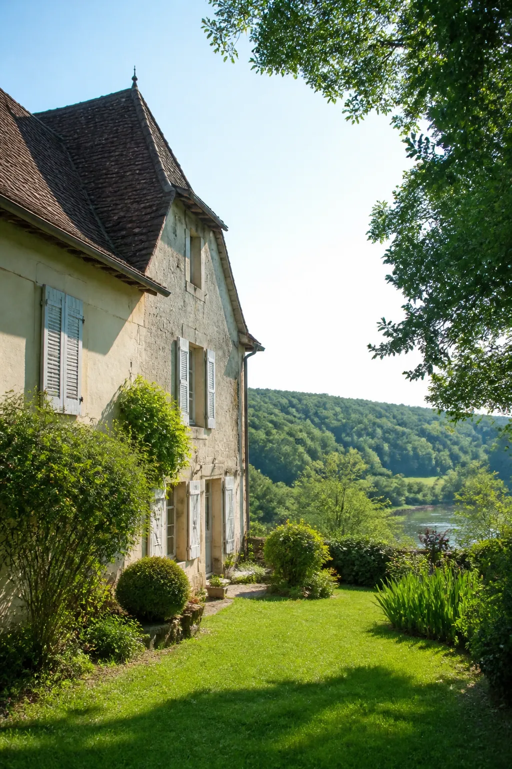 Maison ancienne enduite avec jardin en bord de vallée, illustration d’un achat à Gisors