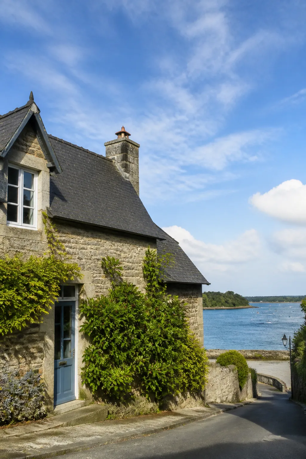 Maison en pierre près de la mer, illustration d’un achat à Douarnenez