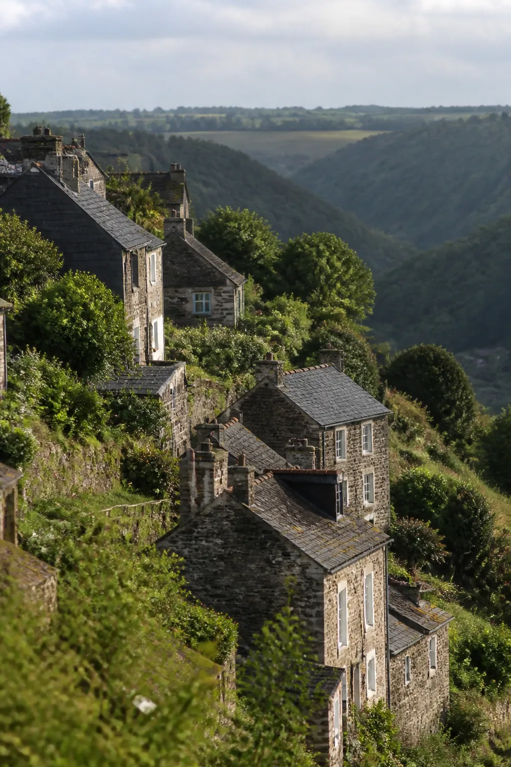 Maisons anciennes étagées sur un coteau, illustration d’un achat à Morlaix