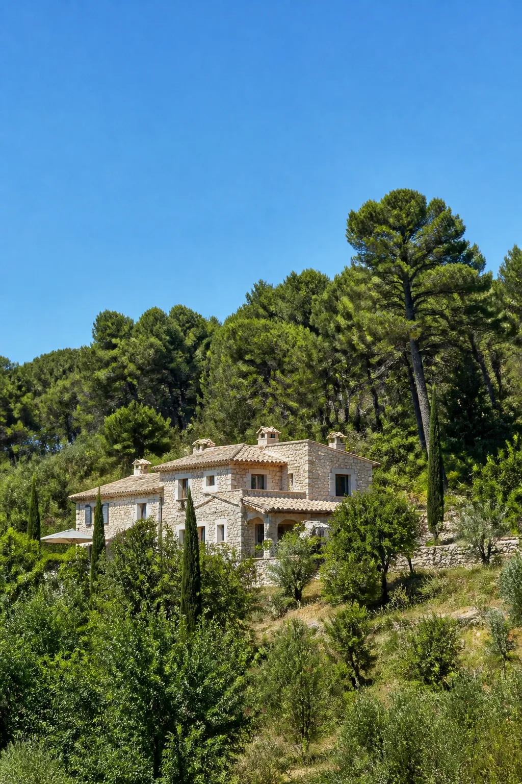 Villa en pierre en lisière de pinède, illustration d’un achat à Villeneuve-lès-Avignon