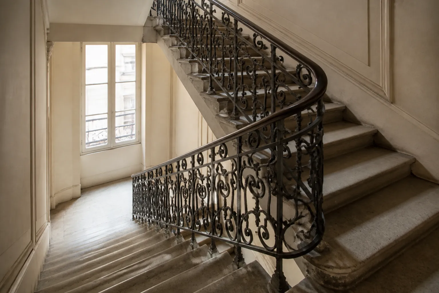 Cage d’escalier d’un immeuble ancien