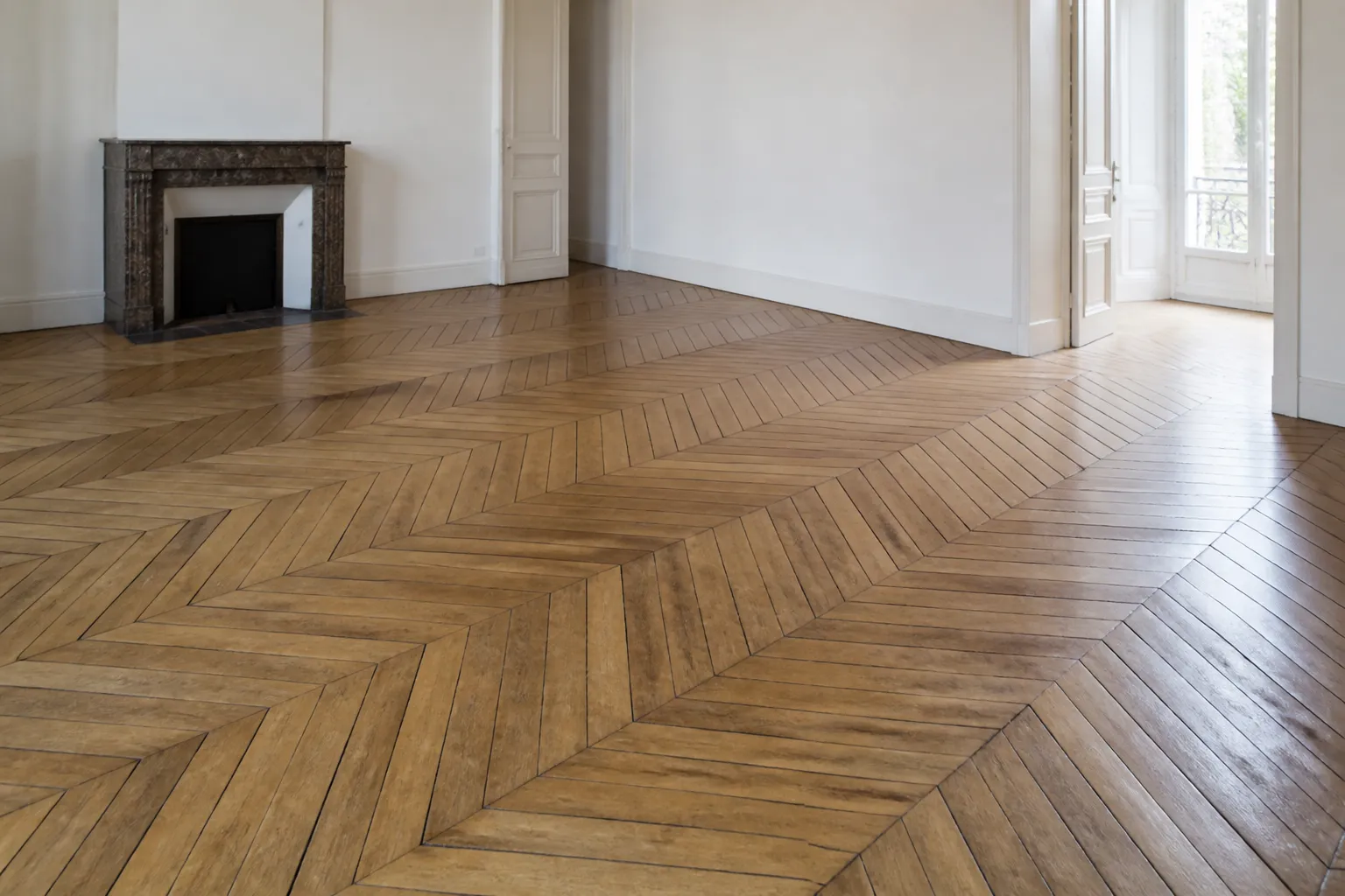 Parquet ancien et plancher bois dans un appartement
