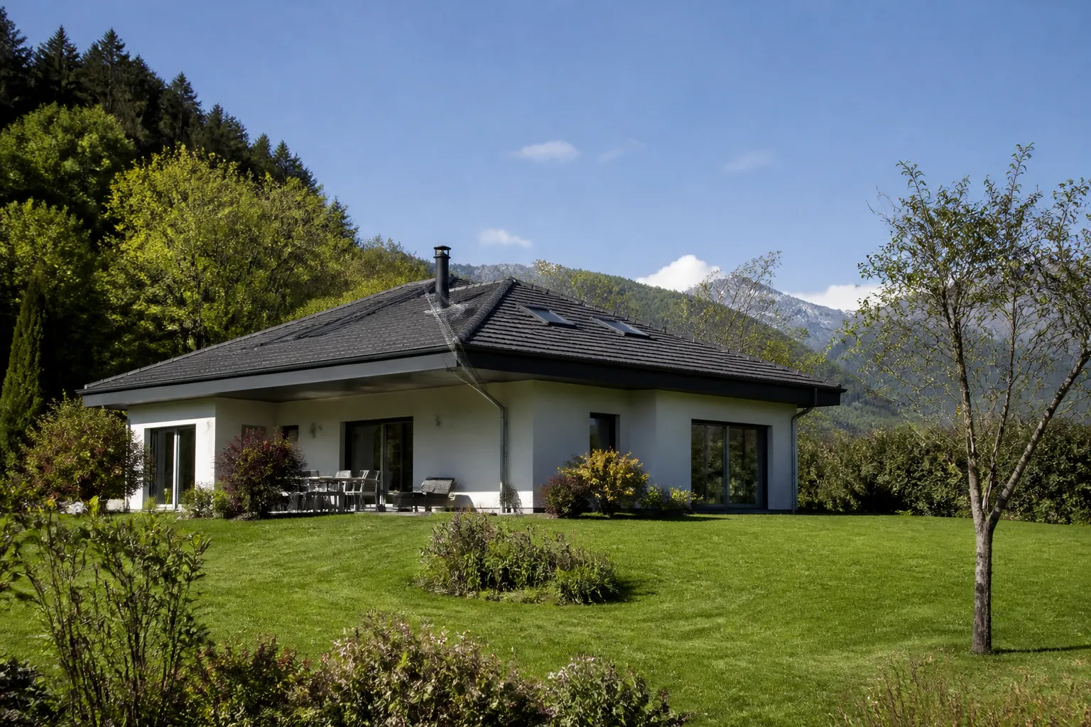 Maison en périphérie d’une ville en lisière de forêt