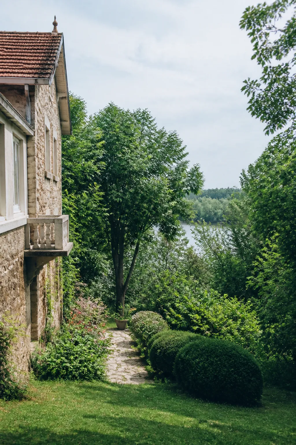 Maison individuelle en meulière près d’une rivière, avant un bilan avant achat à Champs-sur-Marne
