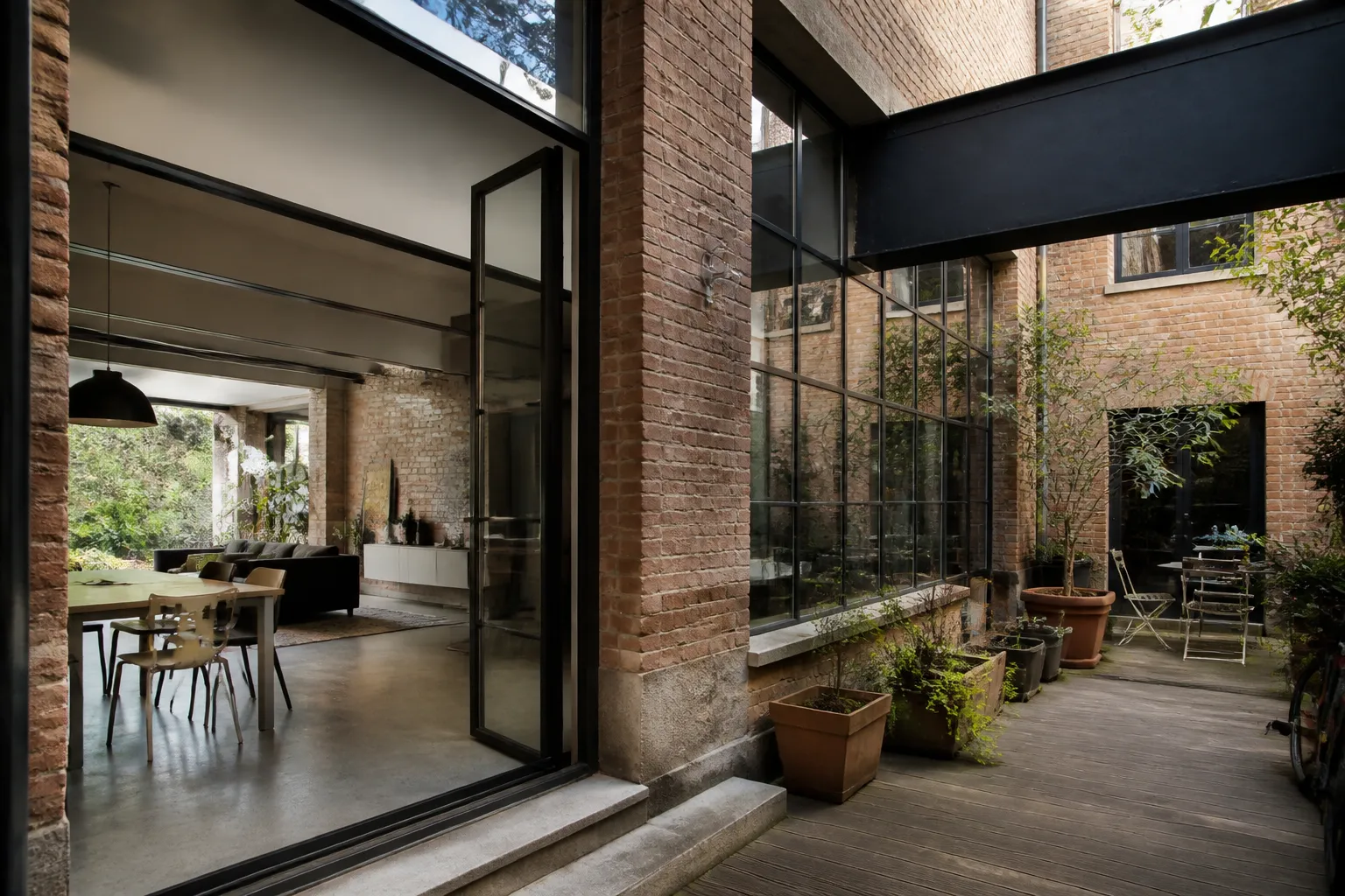Ancien atelier en brique transformé en logement