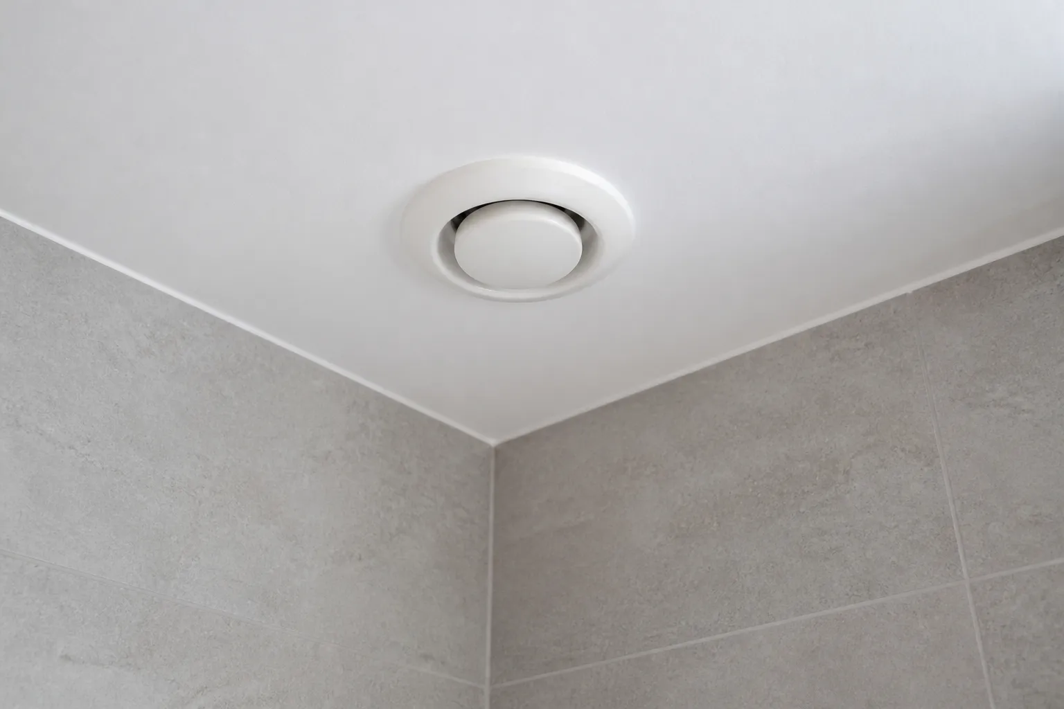 Bouche de ventilation dans une salle d’eau