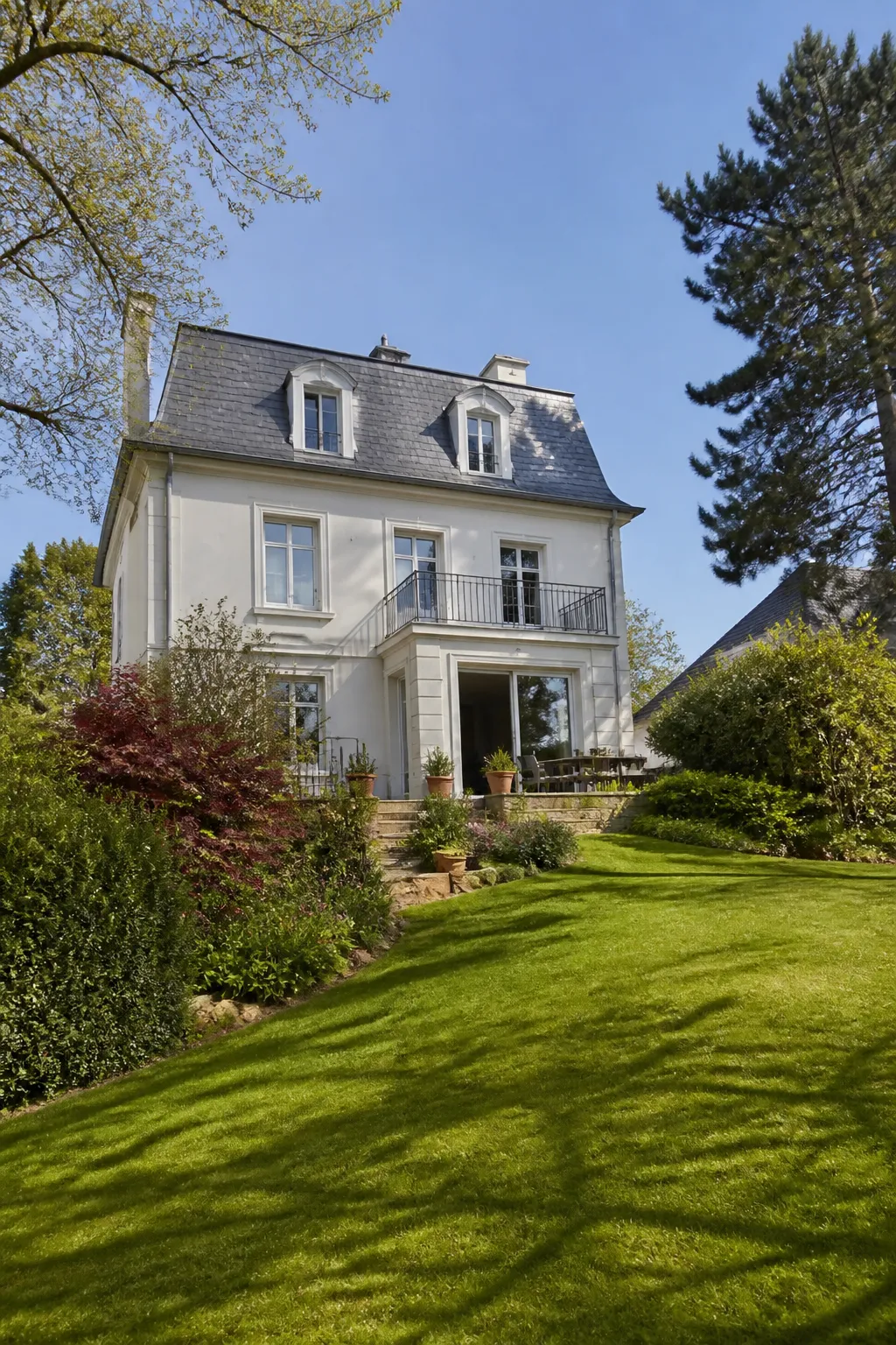 Maison individuelle avec jardin sur un terrain en pente douce, illustration bilan avant achat à Joué-lès-Tours