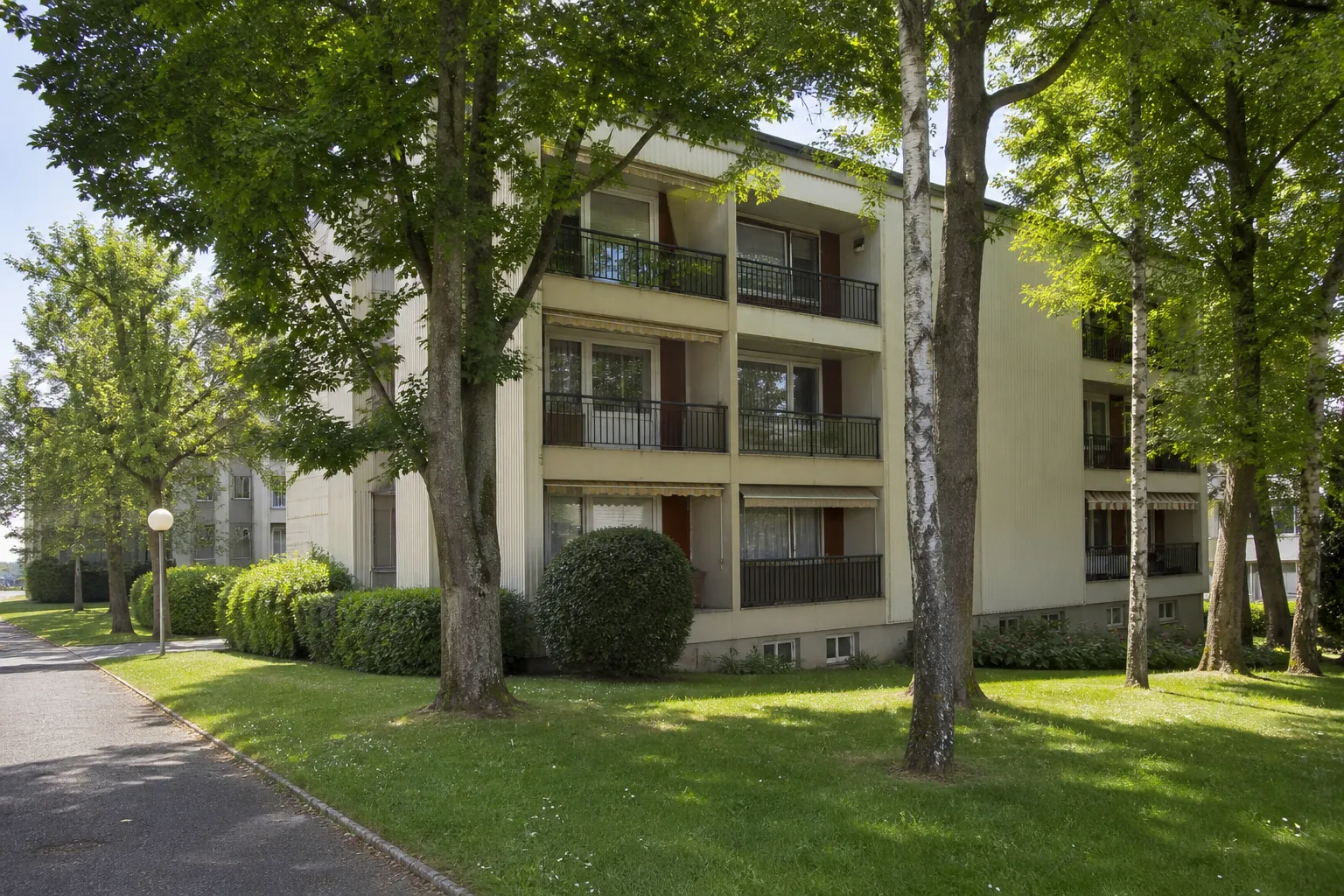 Résidence collective des années 1970 dans une commune de l’agglomération dijonnaise