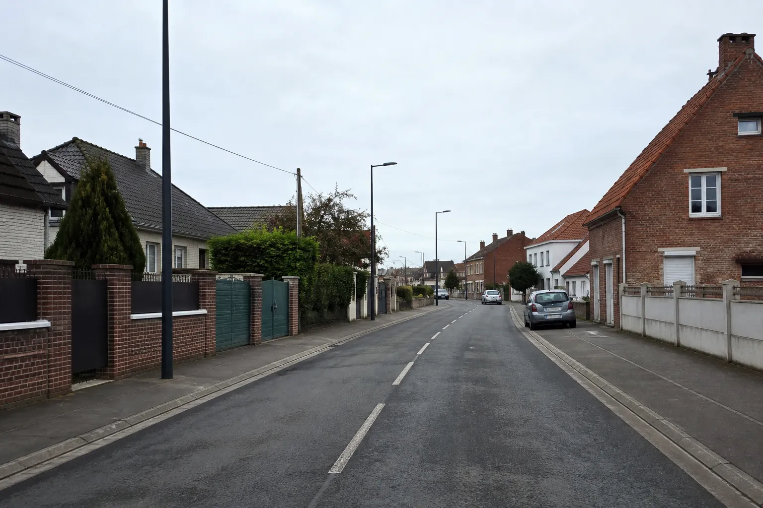 Rue résidentielle d’une ville moyenne du Pas-de-Calais